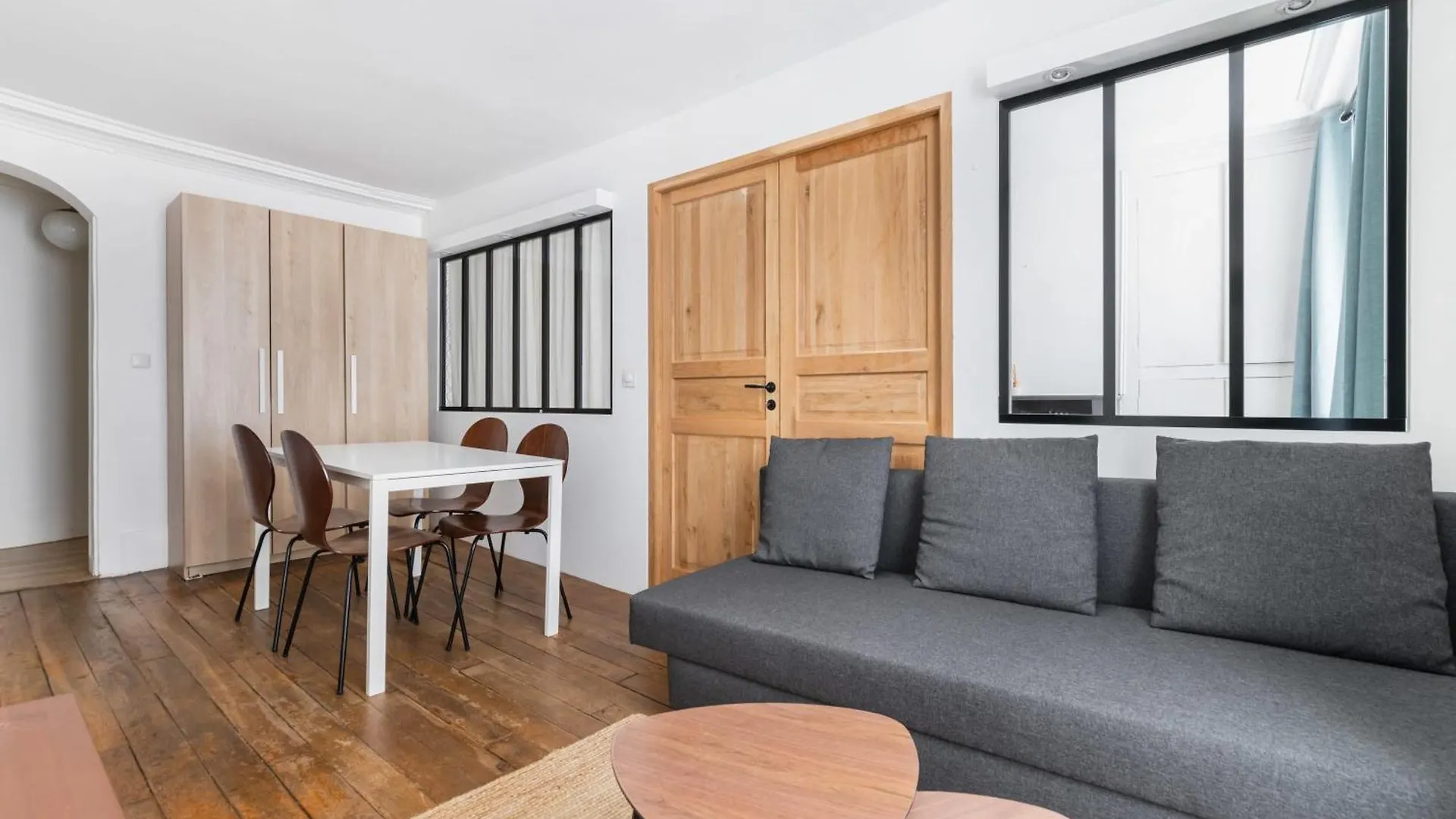 2 Pieces Confortable Metro Duroc - Paris 6 -4P 0*,  Франция